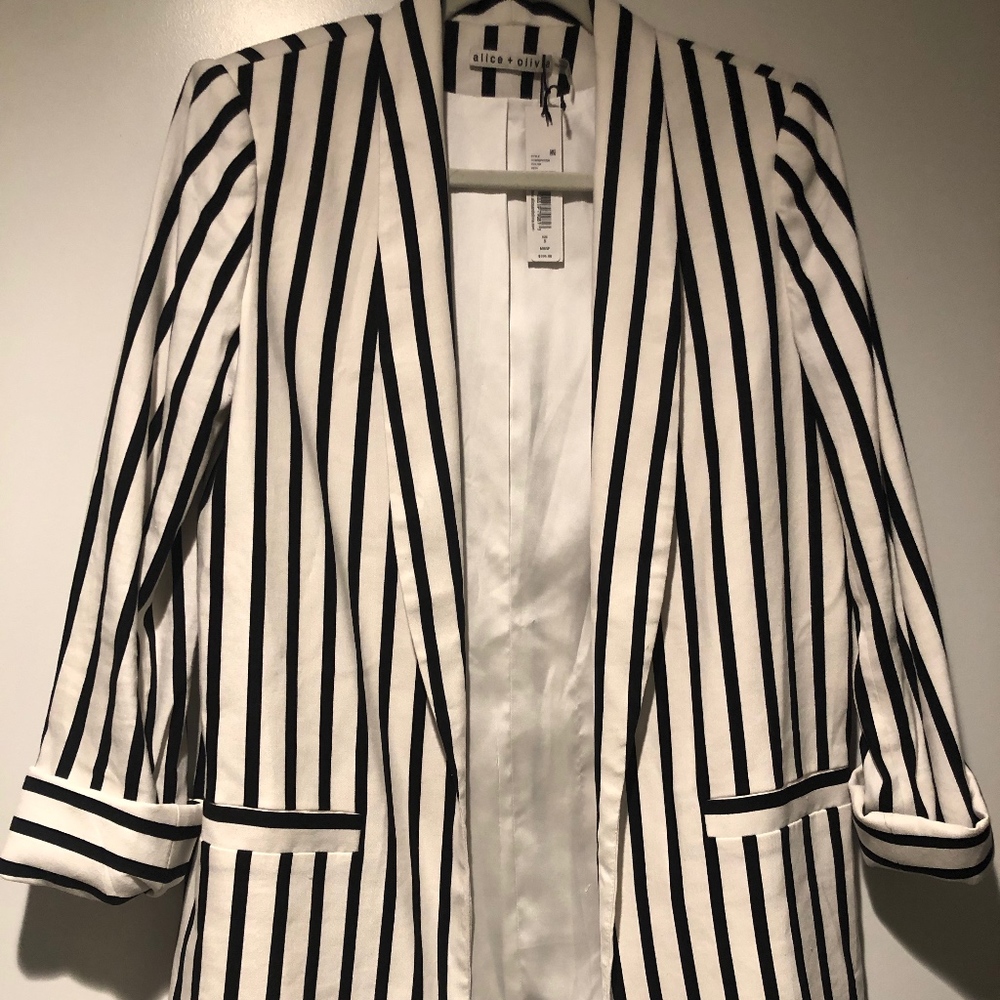 Alice & Olivia -AUTHENTIC AVAILABLE JULY 20, 2020